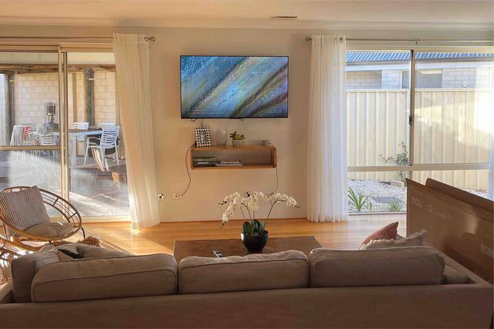 The Handbreak. The perfect place to stay! gallery image 3