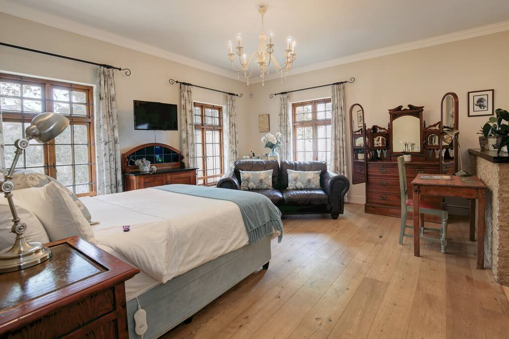 Magnolia room - Our honeymoon suite has a queen size bed with plenty of space. And a flat screen TV with limited DSTV channels