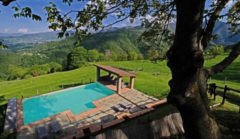 Romantic stay where Tuscany meets the sky!