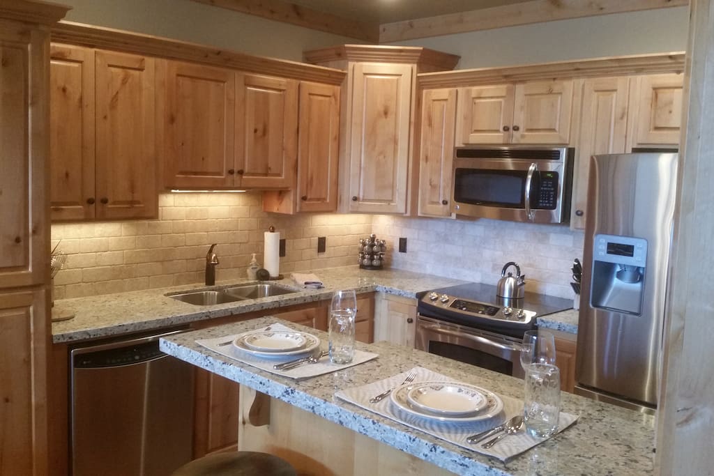 Kitchen-Stainless Steel appliances, granite and all the extras!