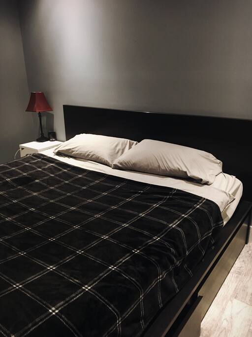 King size bed