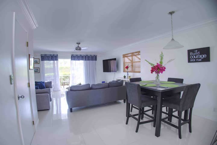 Green Acres, Grace Bay-views Of Golf Course + Pool - Turks and Caicos Islands