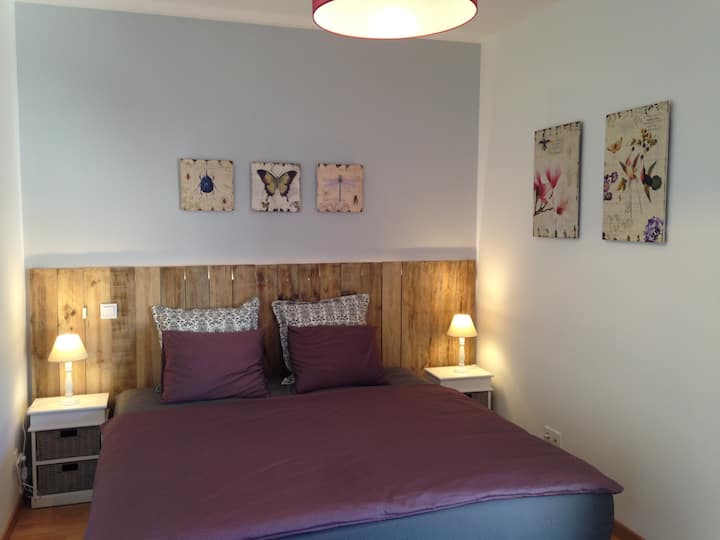 Habitación #2 : Flexible : dos camas individuales que se pueden arreglar juntas o separar