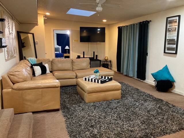 XL DALLAS HOME GROUPS WELCOME! Sleeps 23 /17 BEDS gallery image 2
