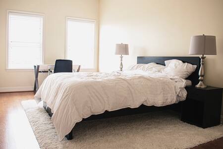 Modern 2-BR Federal hill apt w Roofdeck + parking