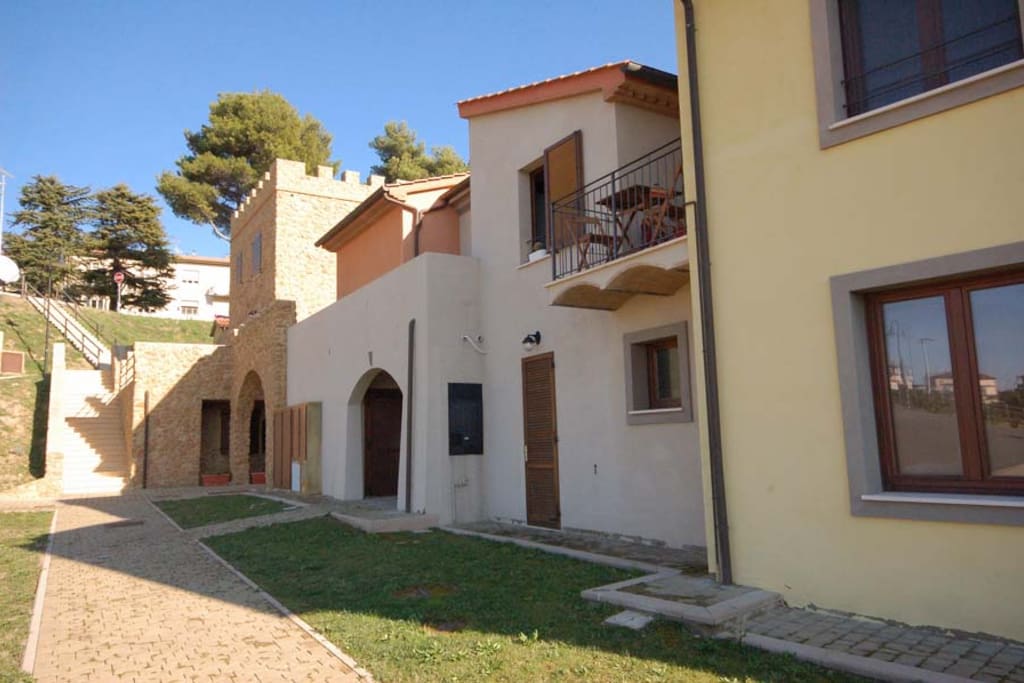 Ingresso pedonale al Borgo