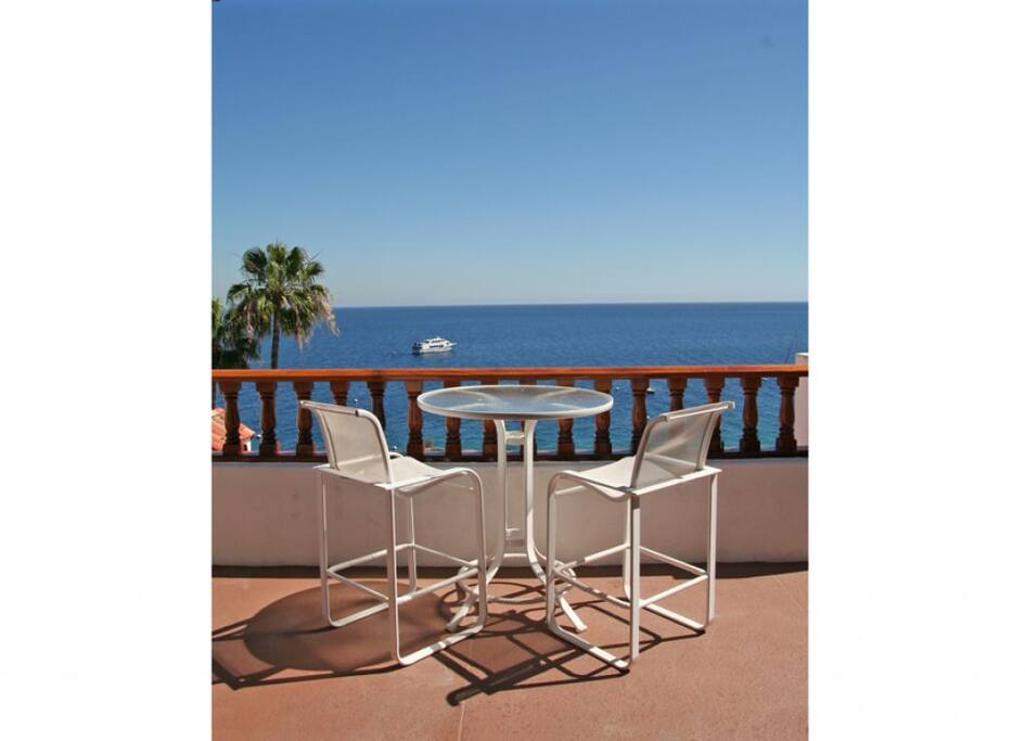 03-1409_Images_119_3-Hamilton Cove Villa 8-92_balcony_0024