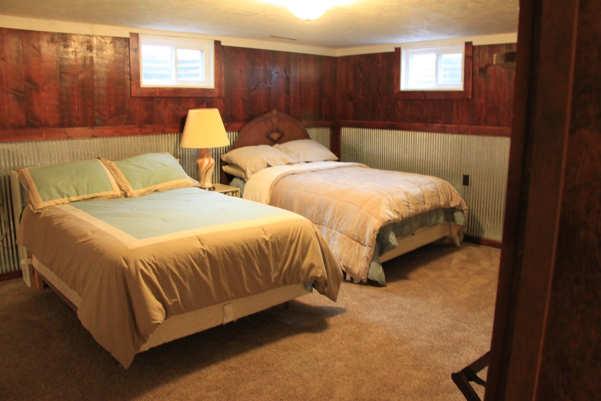 Veľká spálňa s dvoma manželskými posteľami