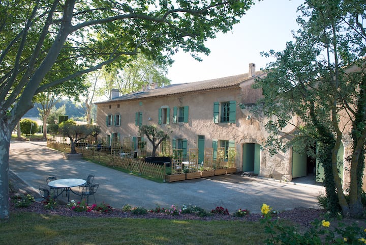 Gîte vue canal du Midi au milieu des vignes. - Maisons à louer à Ouveillan,  Occitanie, France - Airbnb