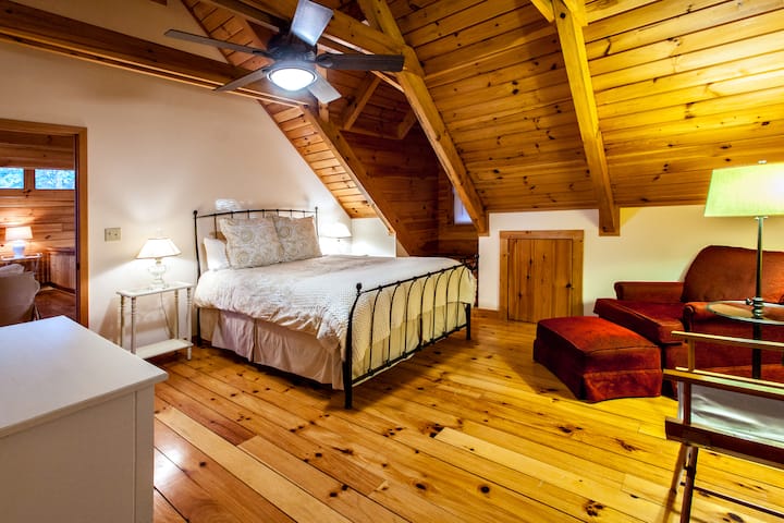 2nd floor bedroom with Queen bed