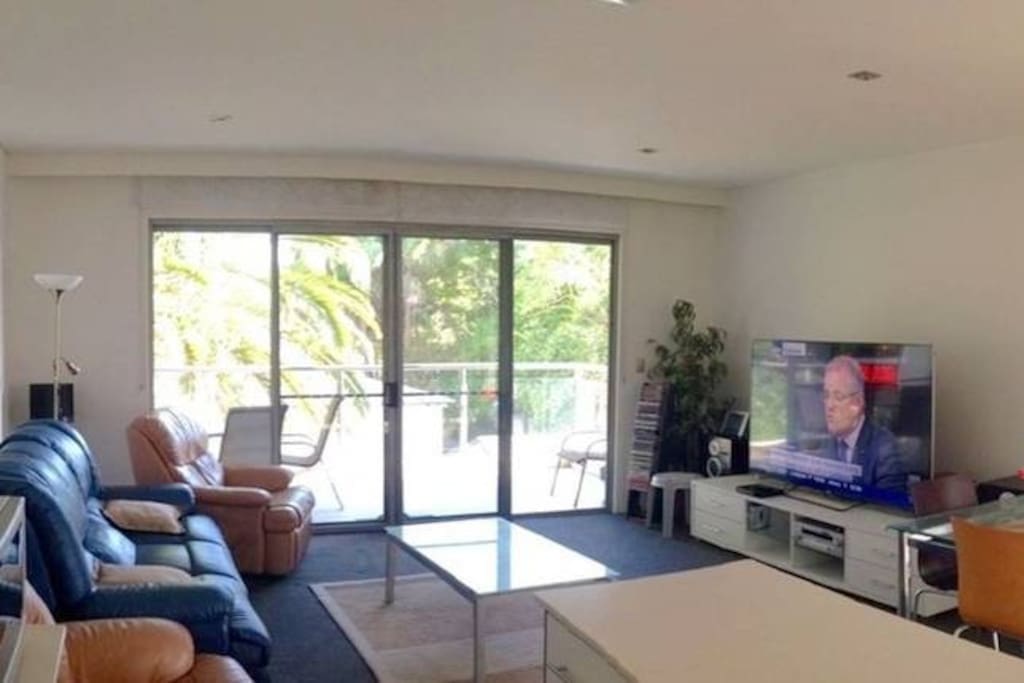 Lounge Area with huge Sony 75" UHD 4K TV