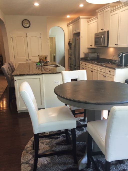 Breakfast nook & kitchen