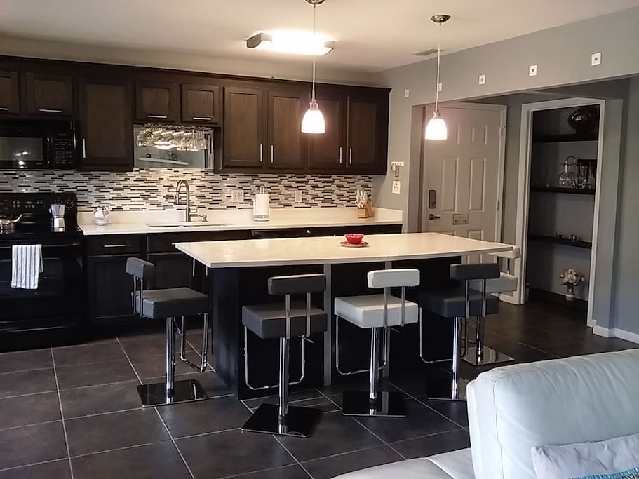 Full kitchen.