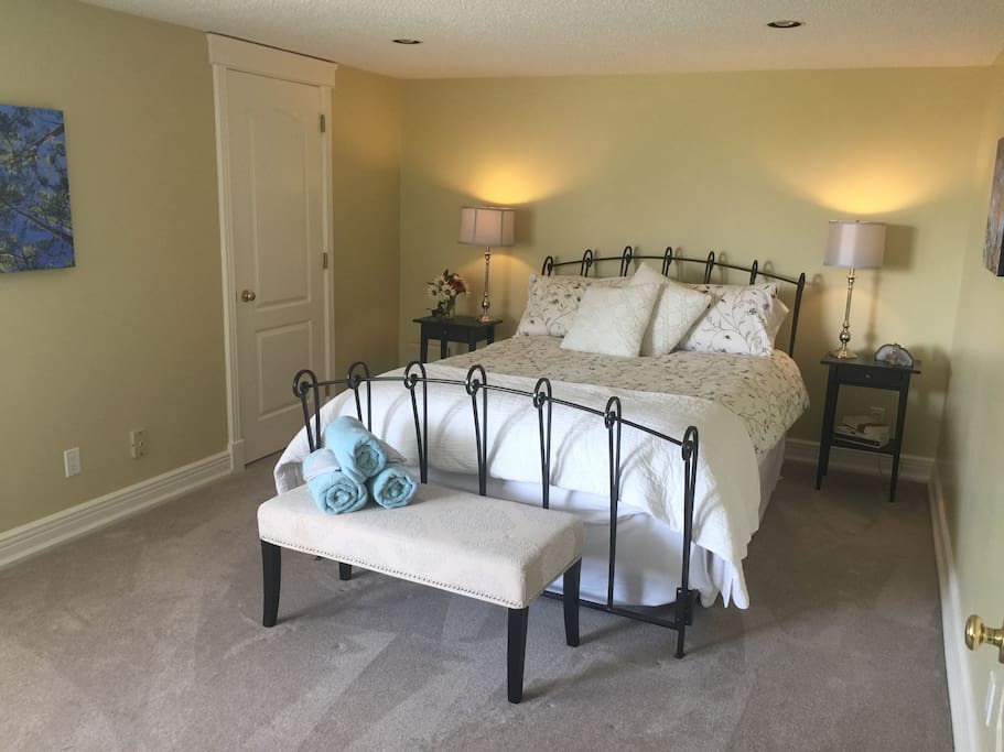 Garden View Room, Queen Bed with walk in wardrobe.