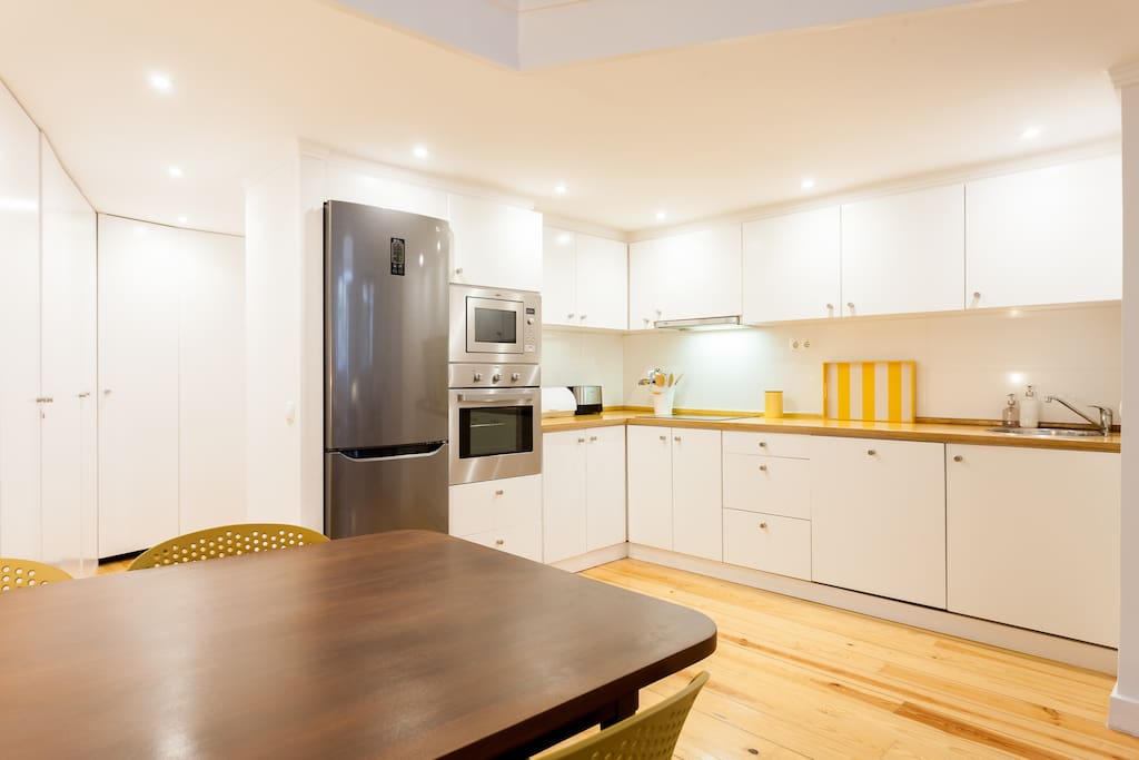 Open, fully equipped kitchen