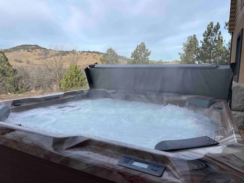 Log Home w/ Beautiful Fall Views!
