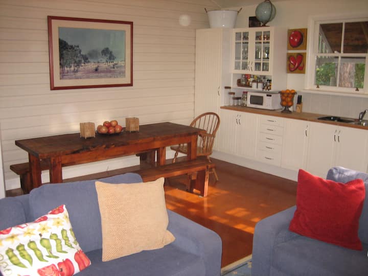 Bimbadgen Cottage. - Berrima