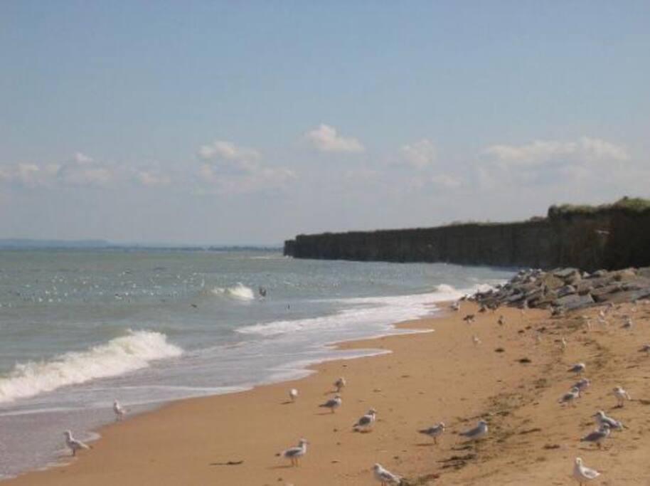 La plage à côté de la maison