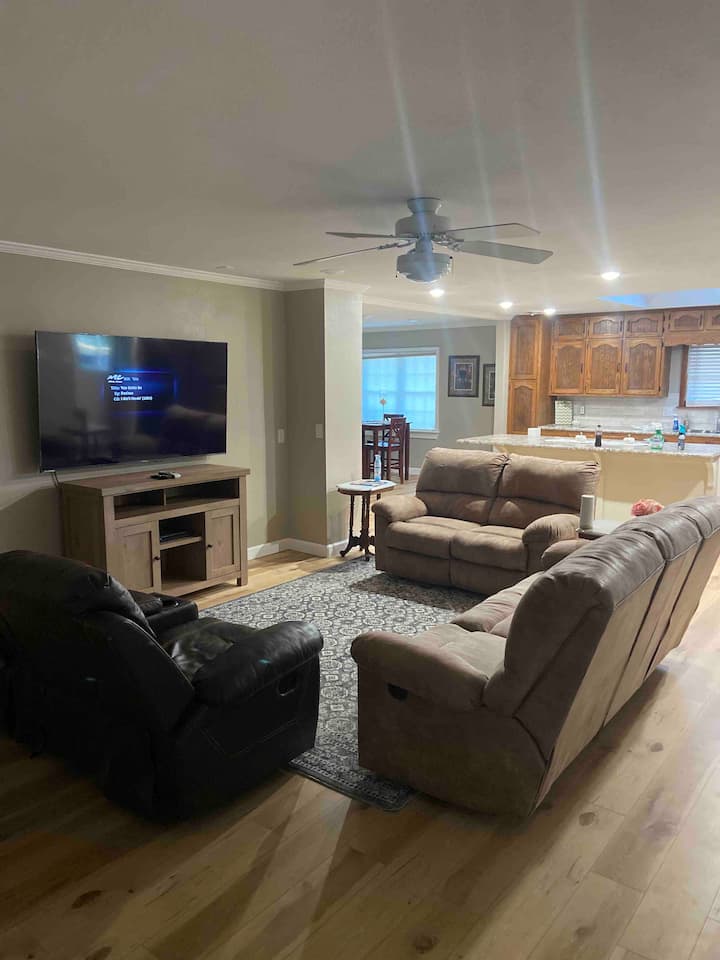 Executive Estates   2bed/2 Bath/ 1 Office - Jefferson City, MO