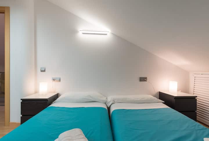 D7. Bedroom 7 on the attic floor.