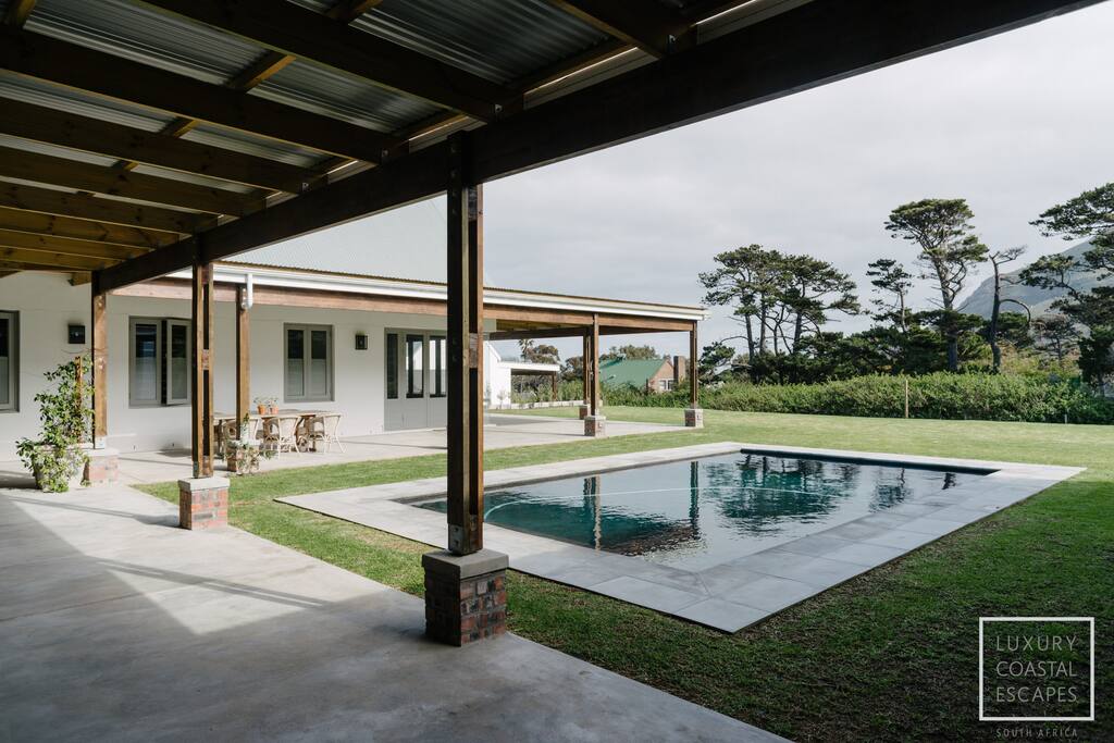 outside verandah and swimming pool plus barbecue area
