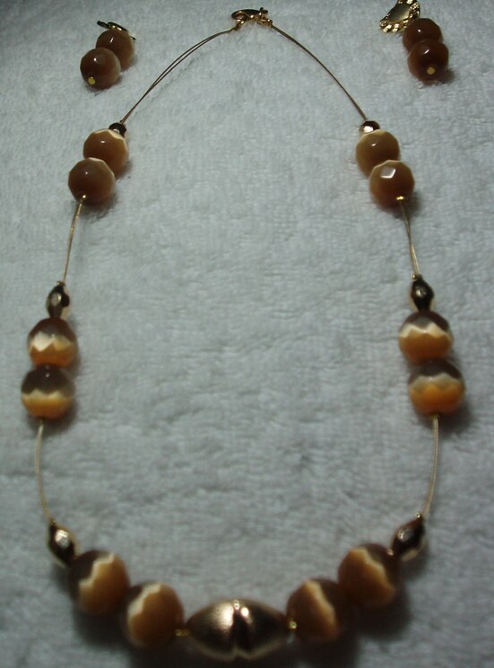 Show full-screen, host-provided image