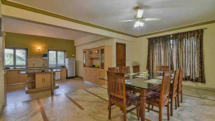 Dining area image 2