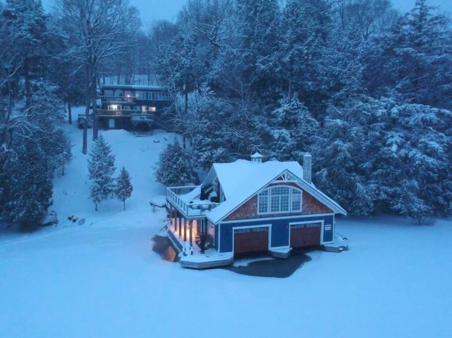 The main cottage and boathouse are both heated (but there is no running water in the boathouse in the winter).