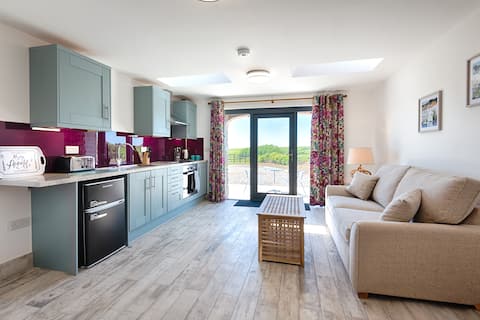 "Ramsey" Sea View Cottage - Dog Friendly