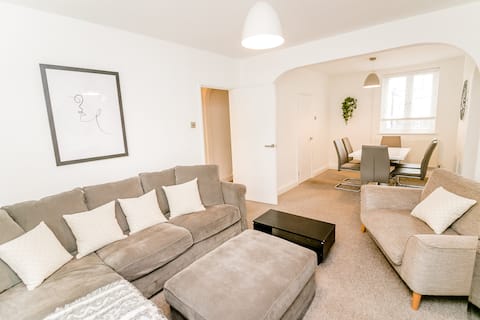 New city house, great location - with parking!