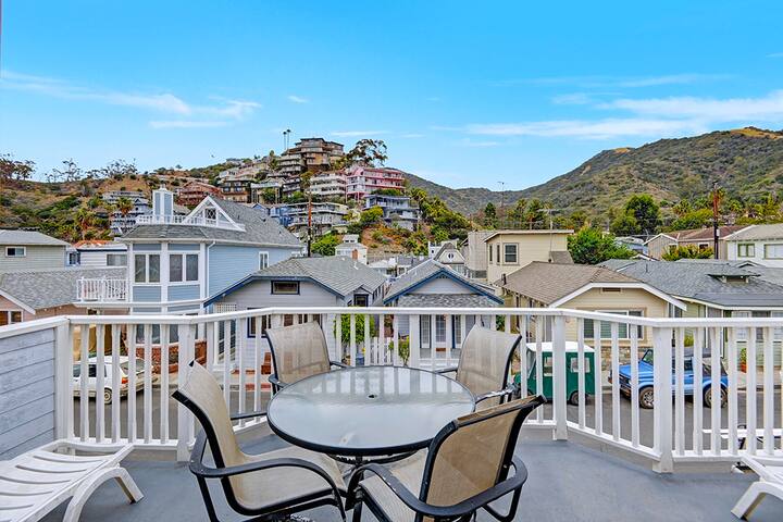 219D:Updated Two-Level Home+Mnt Views