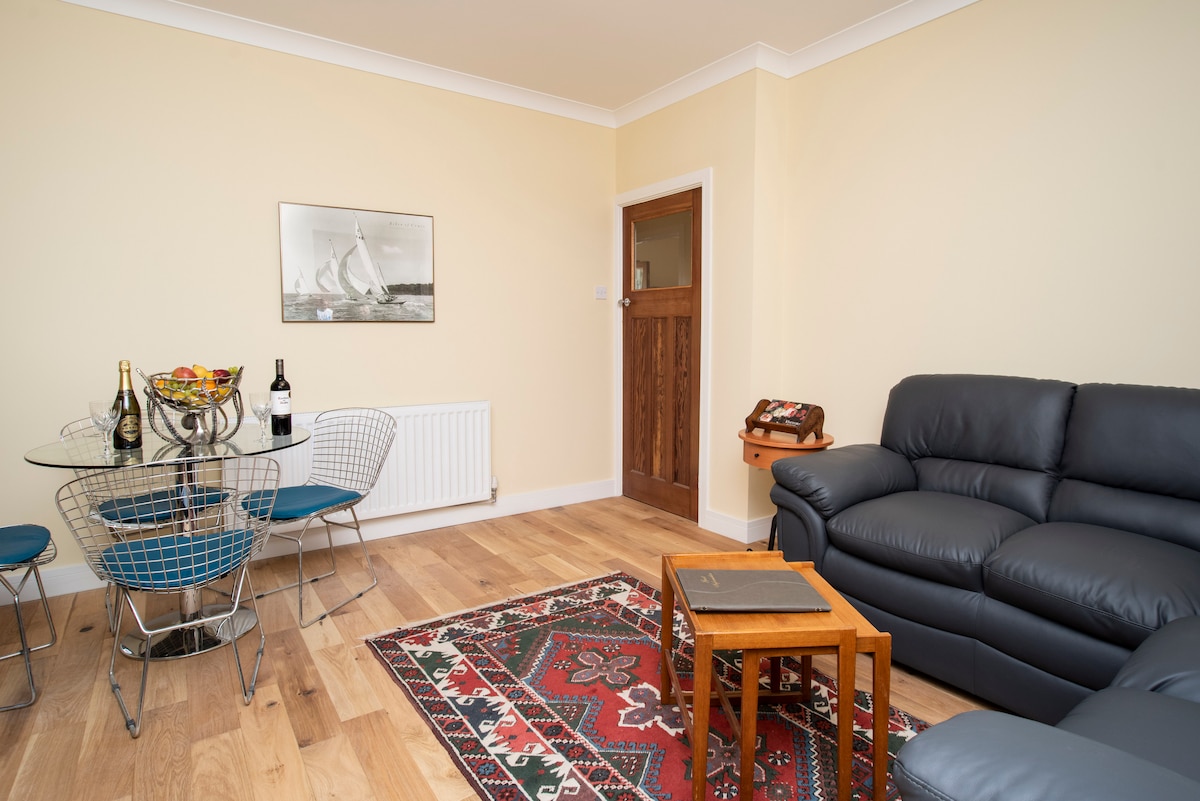 Successful Airbnb property: 3 Bedroom Apartment by the Sea - near sandy beach in Seaton Valley