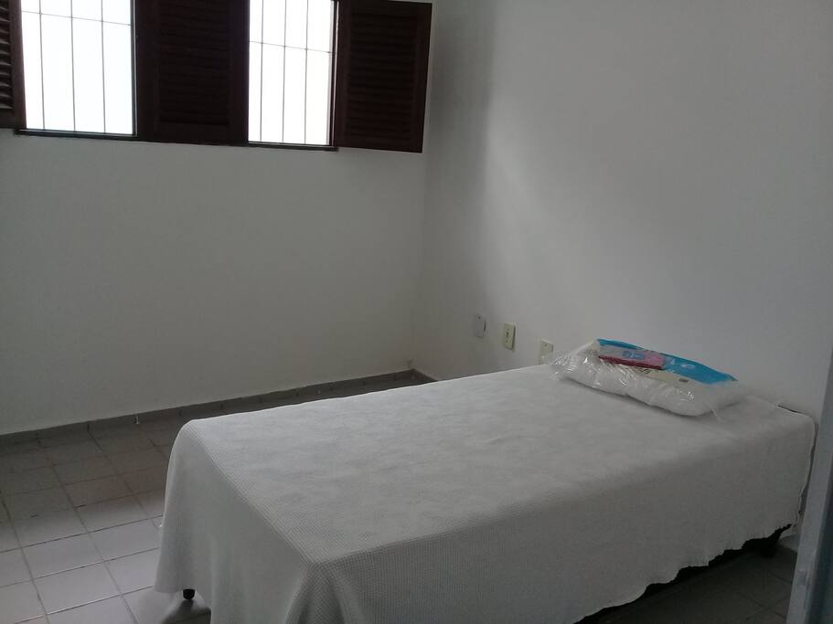 Quarto 1 uma cama de solteiro