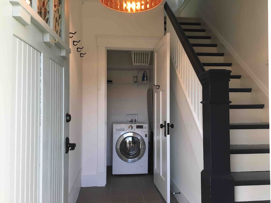A free Washer/Dryer combo is located in the Airbnb space. If you would like me to do laundry for you in my larger machines we can negotiate a fee. (Note: I do not iron ;)