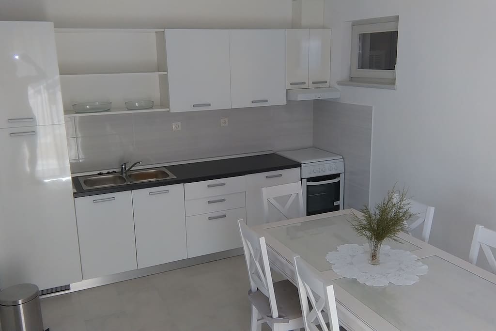 Fully equipped kitchen 1