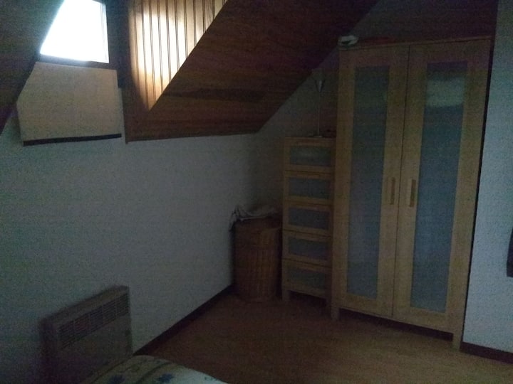 ארון בחדר השינה הראשי