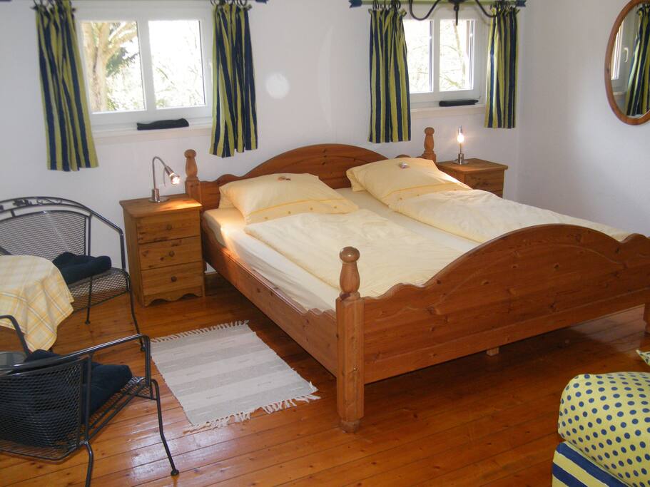 Schlafzimmer 1