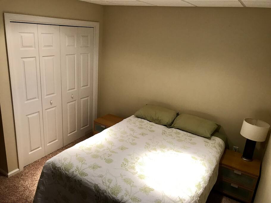 Bedroom (second angle)