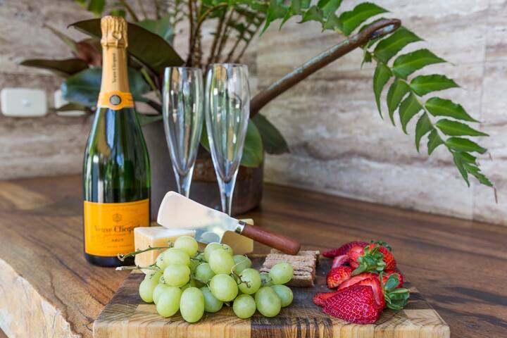 The Roy – Tranquil Summer Holiday Retreat gallery image 5