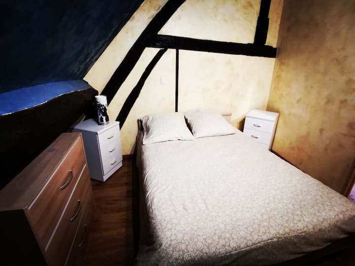 dhomë e vogël me ajër të kondicionuar pa velux