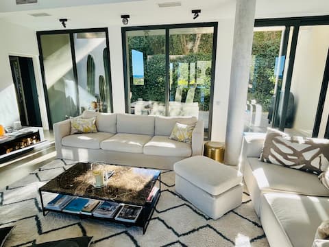 Top performing Airbnb: VillaLifestyle_Cap Martinet with magic seaviews in Santa Eulària Des Riu