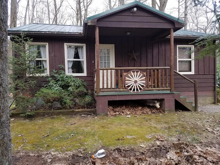 Wagon Wheel Cabins for Rent in Leeper, Pennsylvania, United States