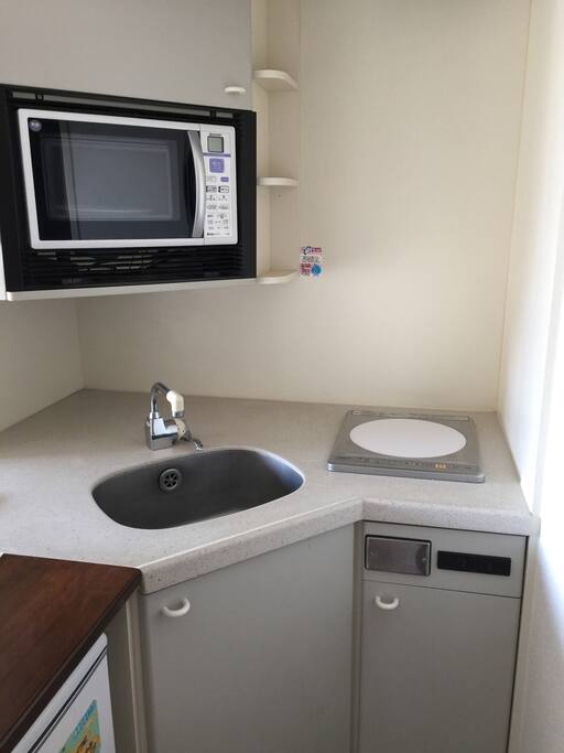 (IH )Kitchen has plates and forks.