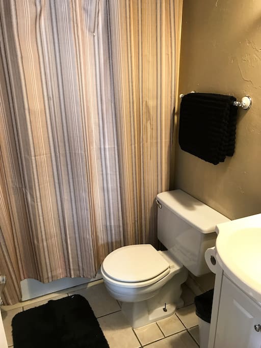 Small batroom in bedroom 1