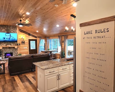Cozy Log Cabin on the lake: BBQ/Smoker - Game room
