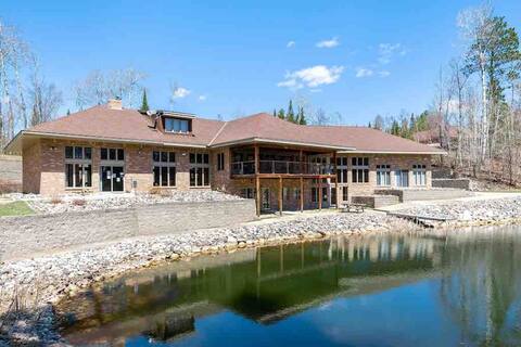 CLUBHOUSE LAKE HOME! *Sauna*Ping Pong*Pool Table