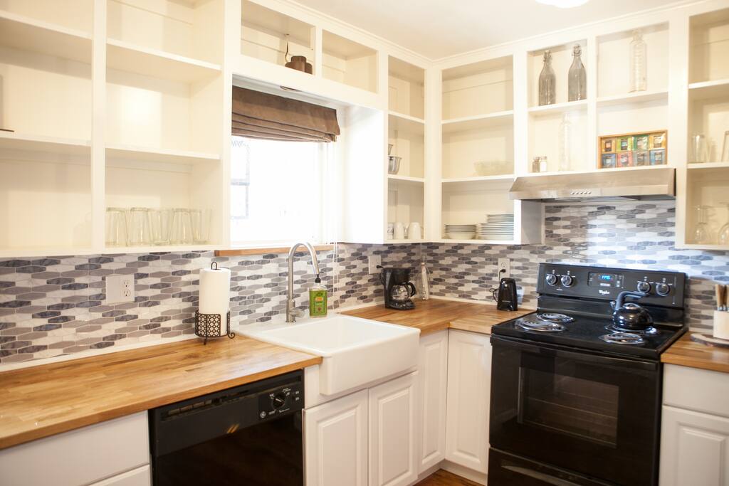 Fully equipped Kitchen with microwave, coffee maker, toaster and mini crockpot.