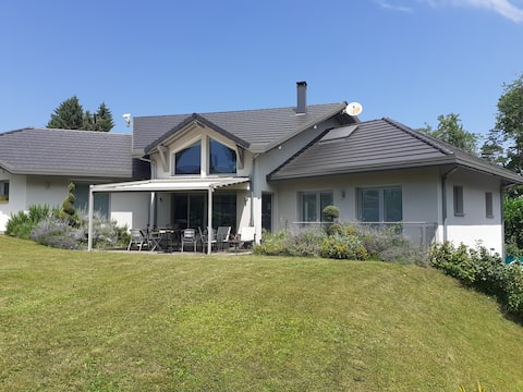 Superbe maison de plein pied climatisée proche lac