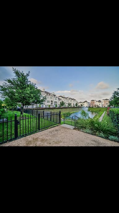 Overlook the beautiful lake view. Walking trail right outside the house