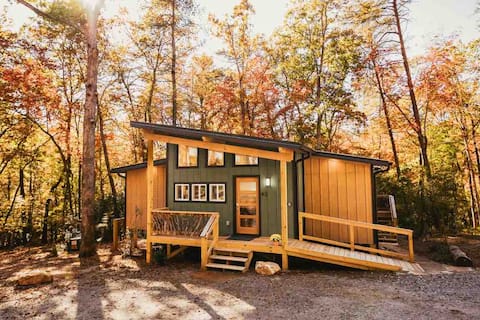 Modern Cabin near hiking & wineries (Adapted)